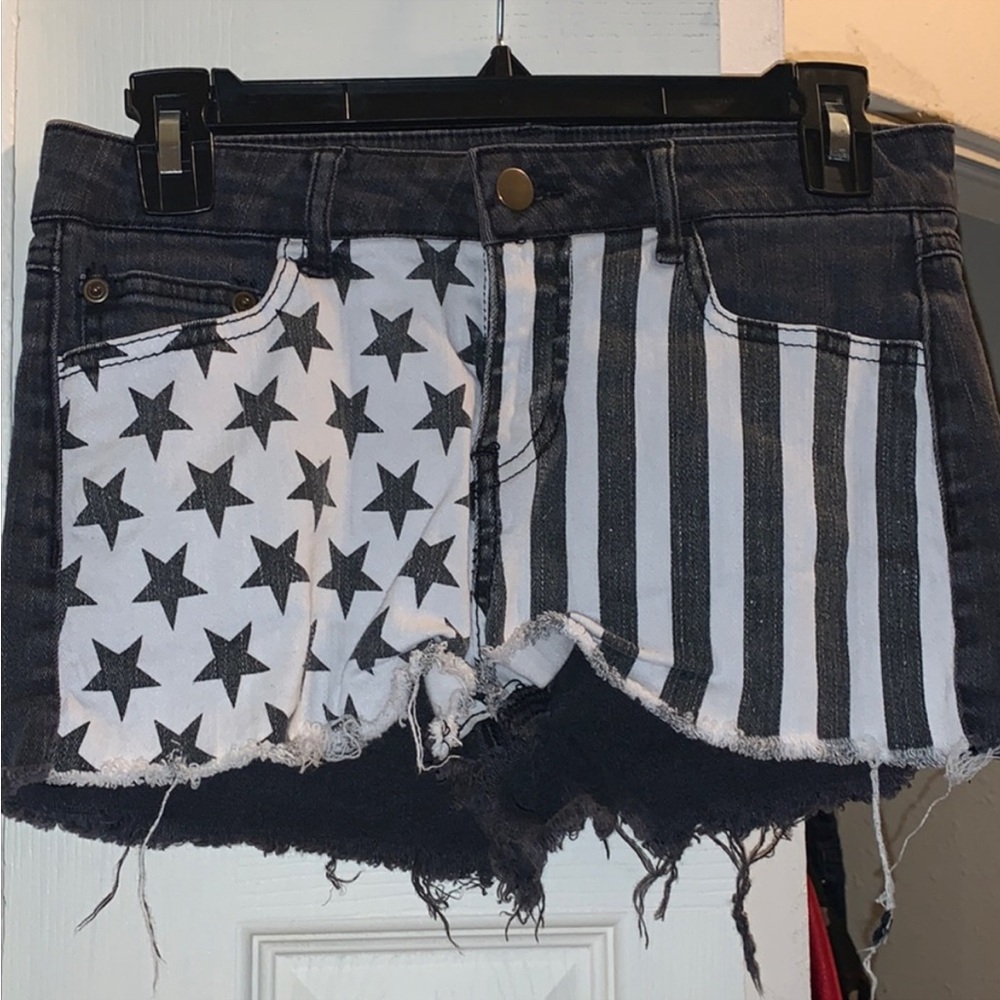 Forever 21 black and white American flag shorts.